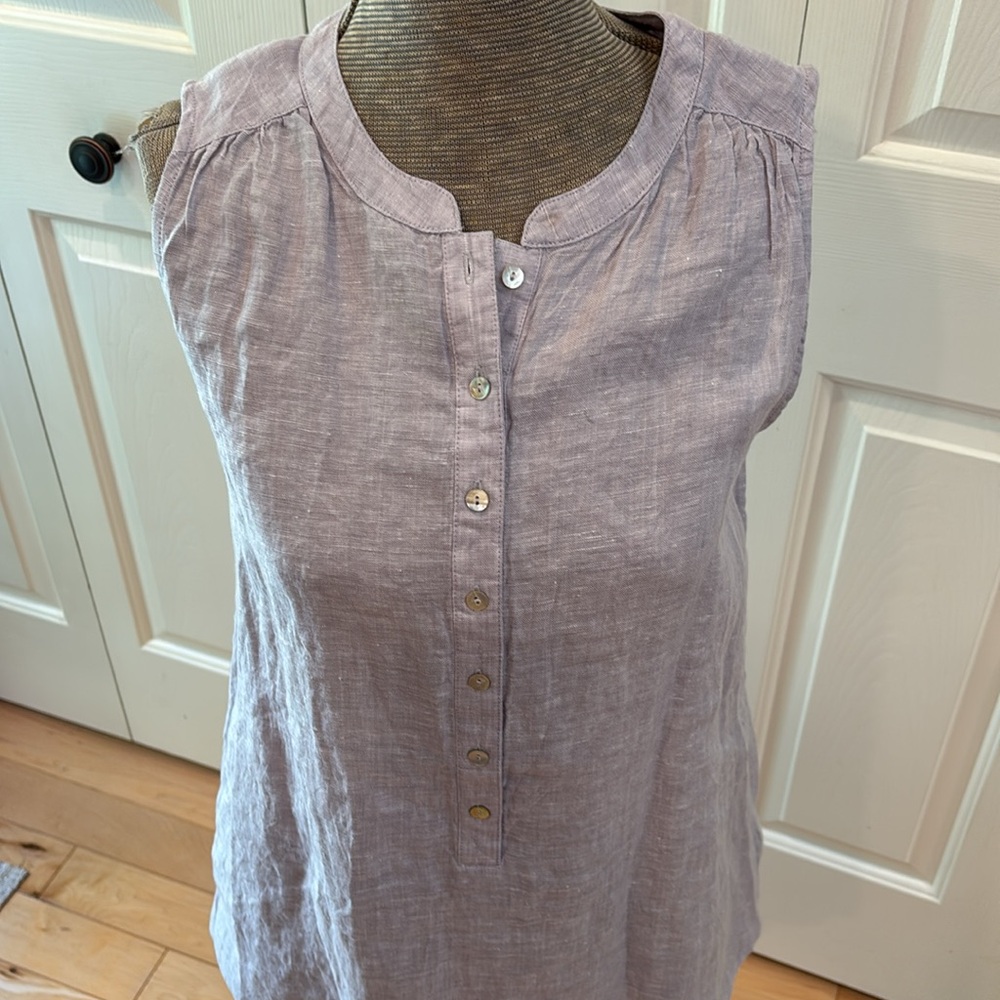 Tahari linen purple Lilac button pleated tank top - Picture 2 of 8